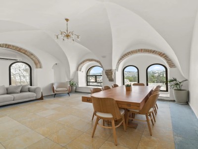 Luxury Penthouse by the Kotel