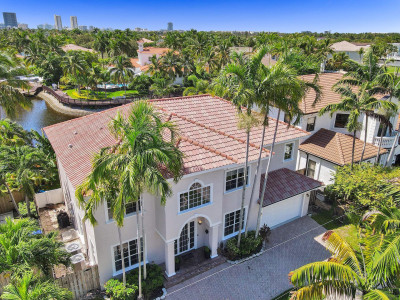 ~Opulence On The Bay - w/Pool/Hot Tub- Near Beach